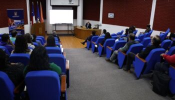 Académico de la UNAP inaugura el año académico de Postgrado en la UTA